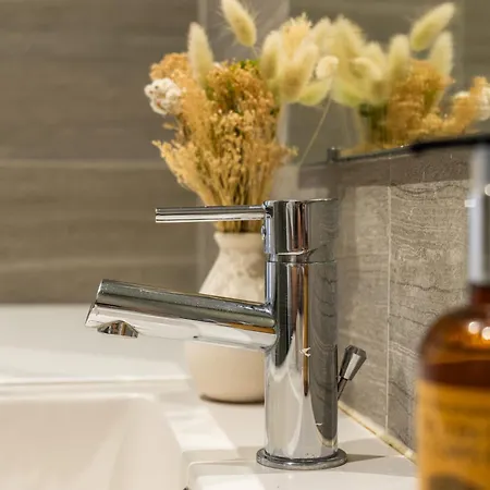 Upscale 3-room 200m From The Palais *