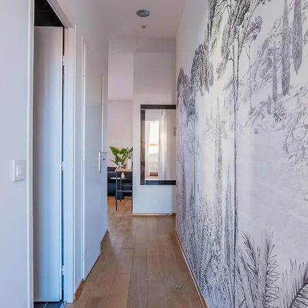 Apartment Upscale 3-room 200m From The Palais