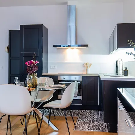 Upscale 3-room 200m From The Palais *