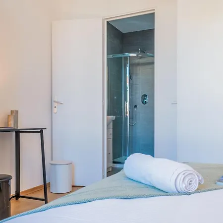 Upscale 3-room 200m From The Palais