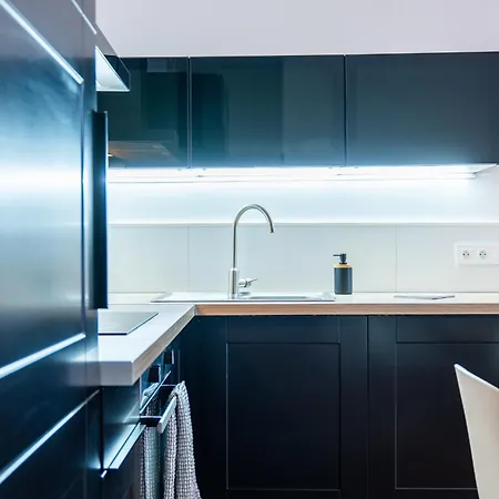 Upscale 3-room 200m From The Palais *