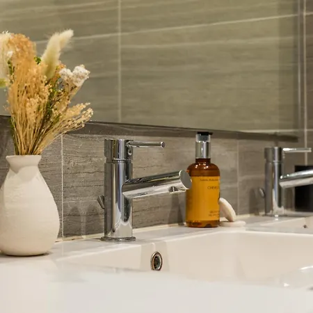 Upscale 3-room 200m From The Palais Apartamento