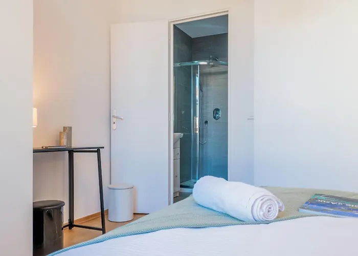 Upscale 3-room 200m From The Palais