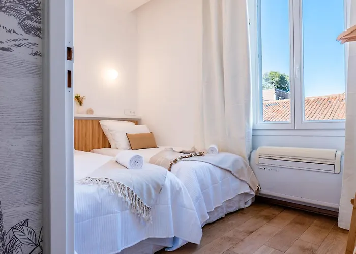 Upscale 3-room 200m From The Palais *