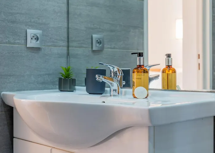 Upscale 3-room 200m From The Palais