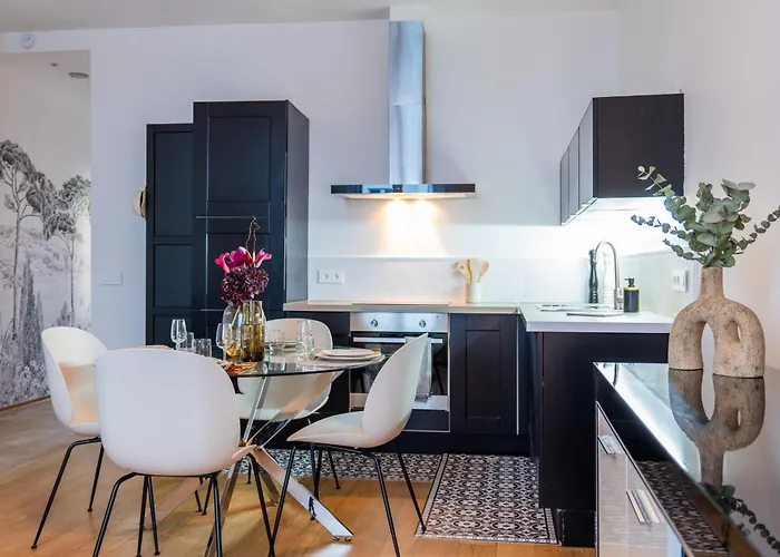 Upscale 3-room 200m From The Palais *