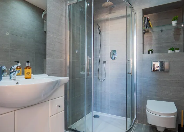 Upscale 3-room 200m From The Palais *