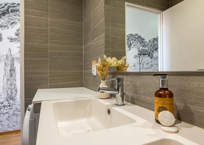 Upscale 3-room 200m From The Palais Lägenhet *